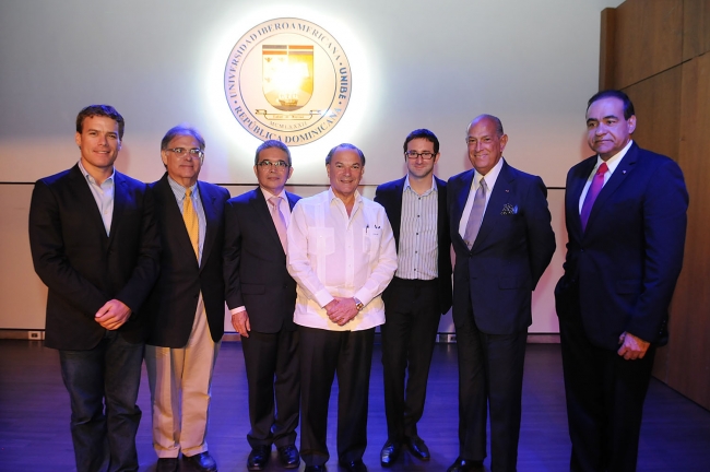 1. Principal. Jake Kheel, Gustavo More, Vencian Ben, Frank Rainieri, Danny Foster, Oscar de la Renta y Julio Amado Castanos Guzman