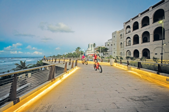 ciclistas-en-la-terraza-1